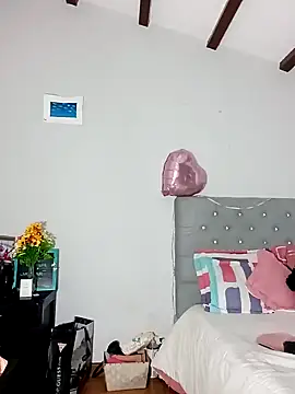 isabella rossse online show from 12/10/24, 12:05