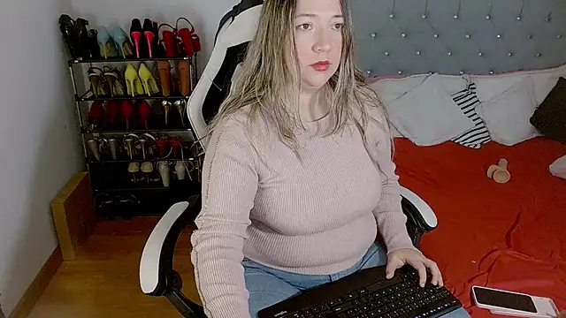 Snapshot of isabella_rossse chatting on 11/06/25, 12:50 isabella rossse online show from 11/06/25, 12:50