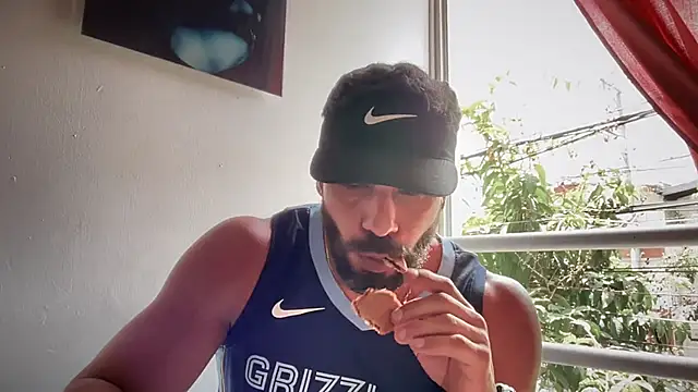 Snapshot of romeolovedark chatting on 09/14/25, 04:17 romeolovedark online show from 09/14/25, 04:17