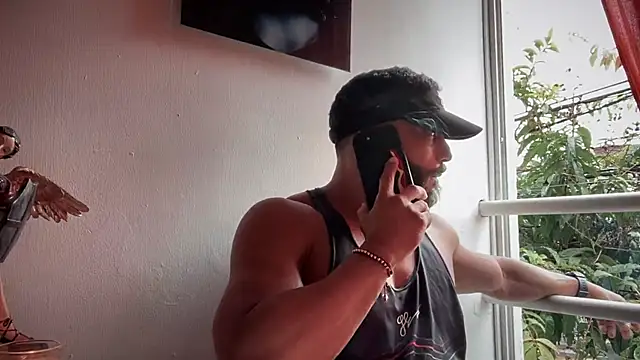 Snapshot of romeolovedark chatting on 09/18/25, 03:58 romeolovedark online show from 09/18/25, 03:58