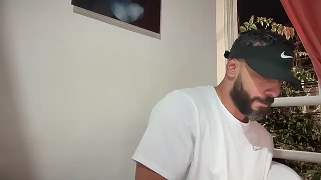 Snapshot of romeolovedark chatting on 10/09/25, 01:47 romeolovedark online show from 10/09/25, 01:47