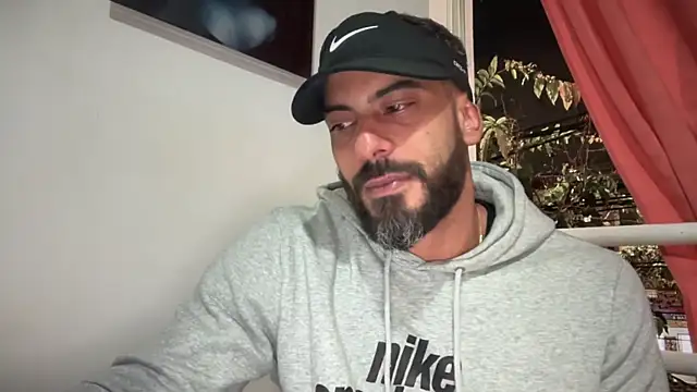 Snapshot of romeolovedark chatting on 10/10/25, 01:15 romeolovedark online show from 10/10/25, 01:15