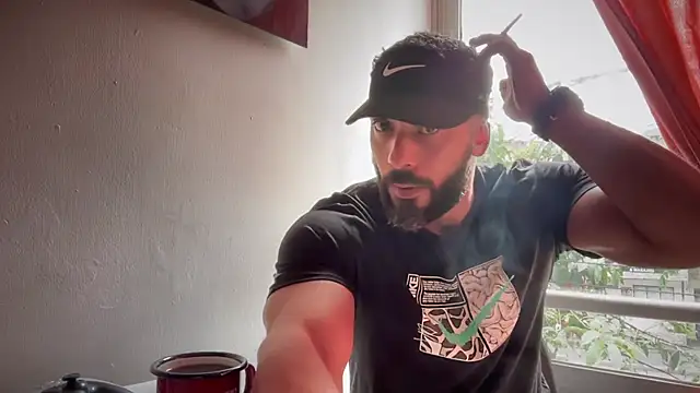 Snapshot of romeolovedark chatting on 10/11/25, 02:26 romeolovedark online show from 10/11/25, 02:26