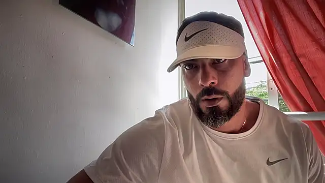 Snapshot of romeolovedark chatting on 10/14/25, 01:45 romeolovedark online show from 10/14/25, 01:45