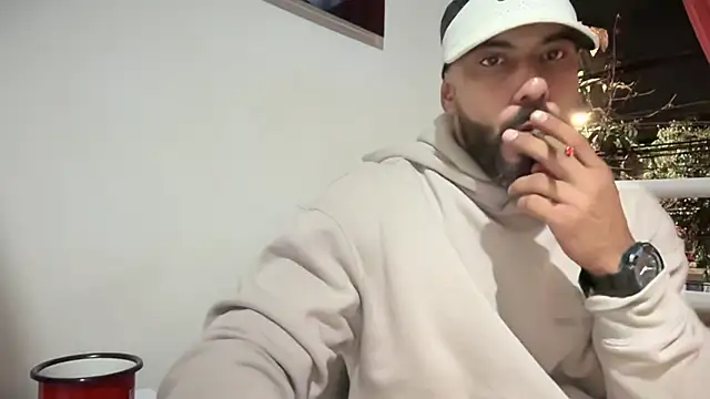 Snapshot of romeolovedark chatting on 10/15/25, 04:34 romeolovedark online show from 10/15/25, 04:34