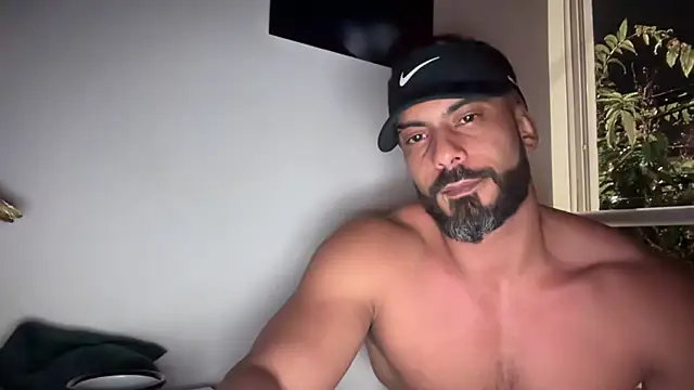 Snapshot of romeolovedark chatting on 10/16/25, 04:46 romeolovedark online show from 10/16/25, 04:46