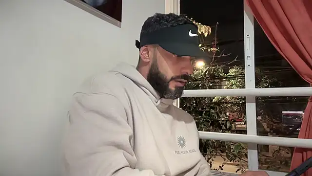 Snapshot of romeolovedark chatting on 10/31/25, 06:47 romeolovedark online show from 10/31/25, 06:47