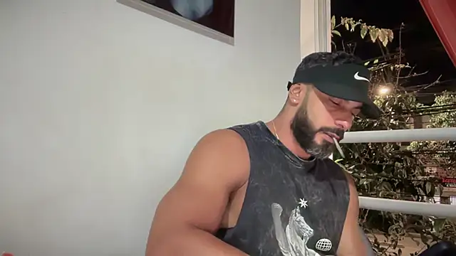 Snapshot of romeolovedark chatting on 11/01/25, 03:19 romeolovedark online show from 11/01/25, 03:19