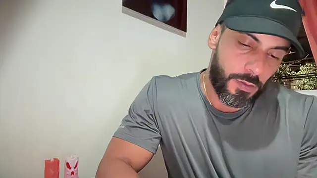 Snapshot of romeolovedark chatting on 11/08/25, 04:56 romeolovedark online show from 11/08/25, 04:56