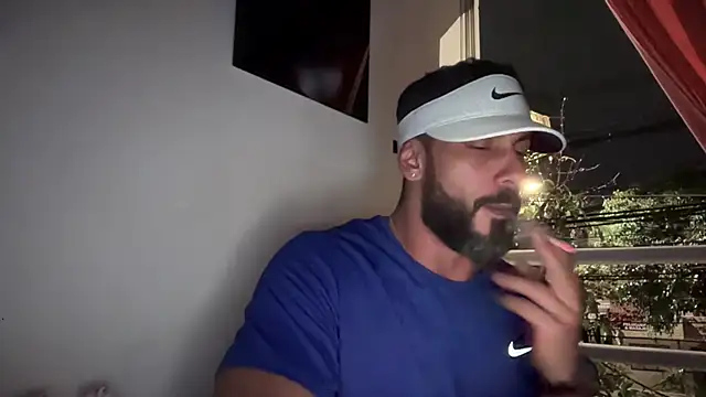 Snapshot of romeolovedark chatting on 11/10/25, 06:23 romeolovedark online show from 11/10/25, 06:23