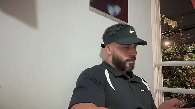 Snapshot of romeolovedark chatting on 11/16/25, 03:23 romeolovedark online show from 11/16/25, 03:23