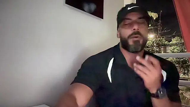 Snapshot of romeolovedark chatting on 11/18/25, 07:57 romeolovedark online show from 11/18/25, 07:57