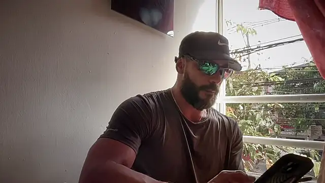 Snapshot of romeolovedark chatting on 12/13/25, 08:04 romeolovedark online show from 12/13/25, 08:04