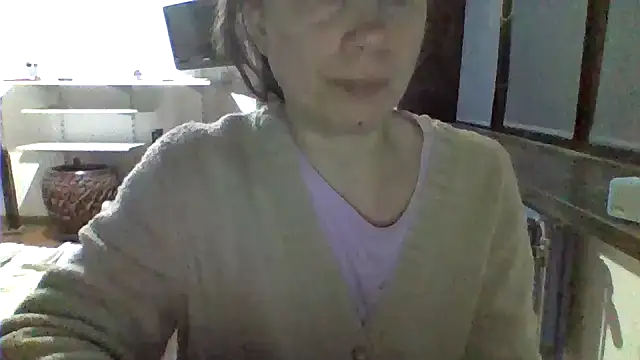 Snapshot of Moi_Lina chatting on 11/19/25, 12:10 Moi Lina online show from 11/19/25, 12:10