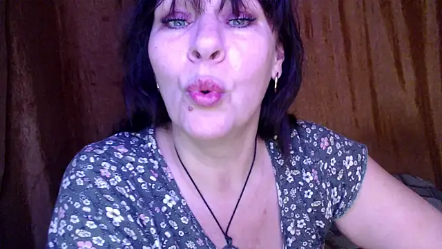 Snapshot of karina_ren_ chatting on 02/08/25, 12:28 karina ren online show from 02/08/25, 12:28