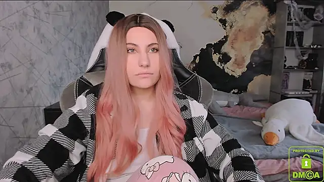 Snapshot of dj_eban_ chatting on 10/21/25, 04:24 dj eban online show from 10/21/25, 04:24