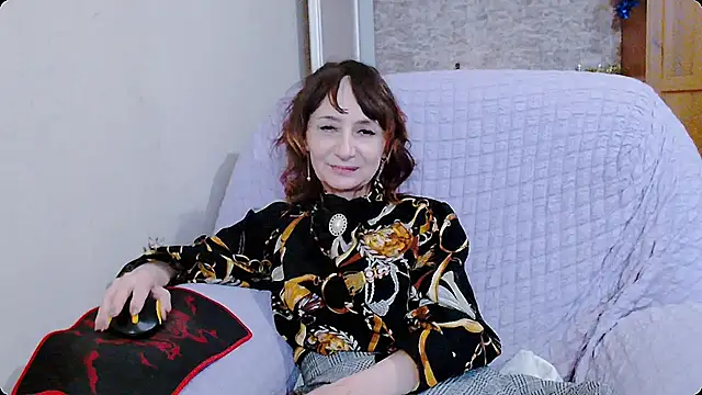 Snapshot of AnnieEltgant chatting on 12/30/24, 10:10 AnnieEltgant online show from 12/30/24, 10:10