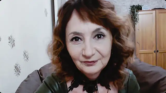 Snapshot of AnnieEltgant chatting on 12/14/25, 06:19 AnnieEltgant online show from 12/14/25, 06:19