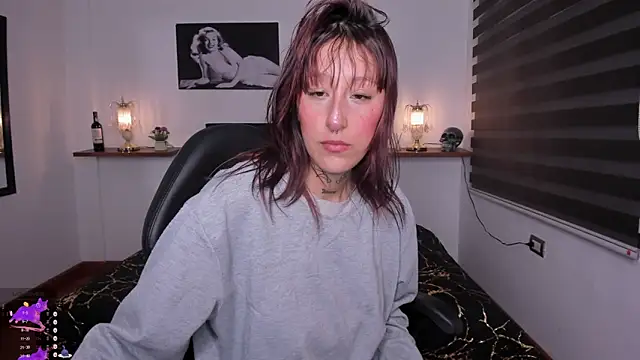 Snapshot of Mariana_Joness chatting on 09/18/25, 02:02 Mariana Joness online show from 09/18/25, 02:02