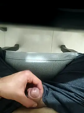 Snapshot of molok329 chatting on 11/11/25, 04:01 molok329 online show from 11/11/25, 04:01