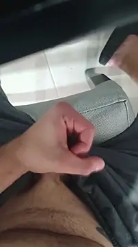 Snapshot of molok329 chatting on 11/12/25, 04:40 molok329 online show from 11/12/25, 04:40