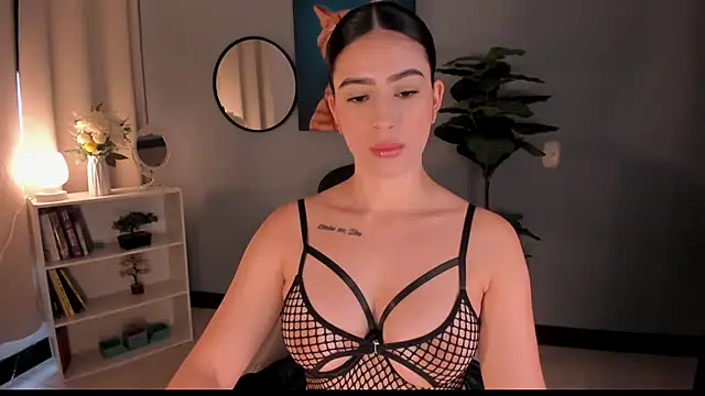 LiaPearce online show from 11/25/25, 12:27