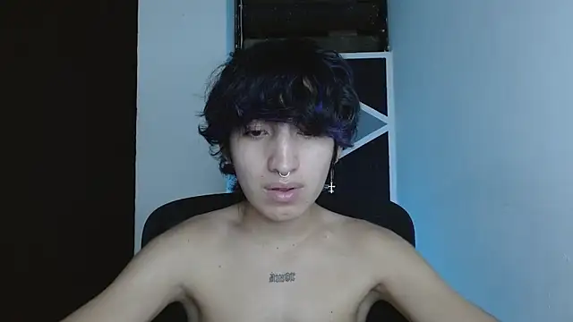 Snapshot of littlextreme chatting on 02/19/26, 01:01 littlextreme online show from 02/19/26, 01:01