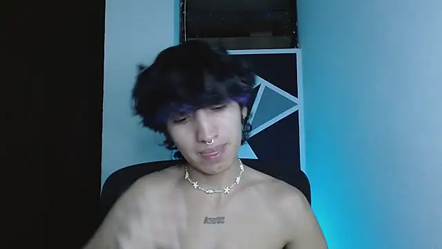 Snapshot of littlextreme chatting on 02/22/26, 02:02 littlextreme online show from 02/22/26, 02:02