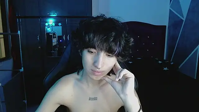 Snapshot of littlextreme chatting on 04/17/26, 04:04 littlextreme online show from 04/17/26, 04:04