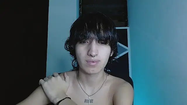 Snapshot of littlextreme chatting on 05/18/26, 04:18 littlextreme online show from 05/18/26, 04:18