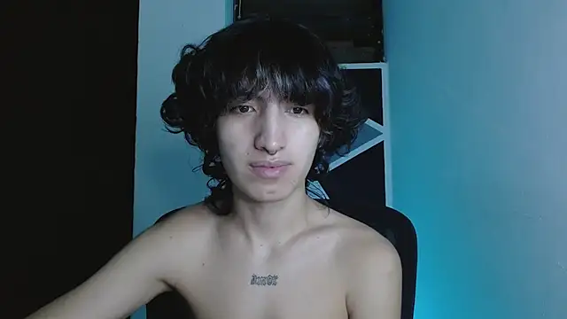Snapshot of littlextreme chatting on 05/19/26, 04:08 littlextreme online show from 05/19/26, 04:08