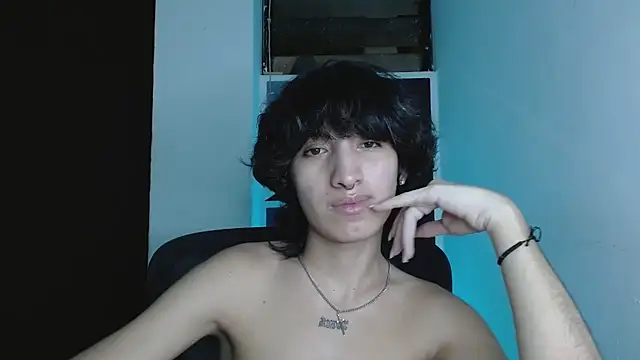 Snapshot of littlextreme chatting on 05/21/26, 01:56 littlextreme online show from 05/21/26, 01:56