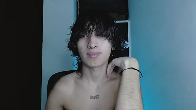 Snapshot of littlextreme chatting on 05/27/26, 02:52 littlextreme online show from 05/27/26, 02:52