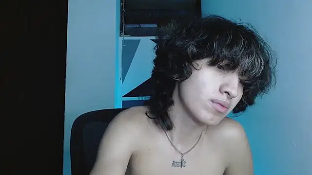 Snapshot of littlextreme chatting on 06/12/26, 02:21 littlextreme online show from 06/12/26, 02:21