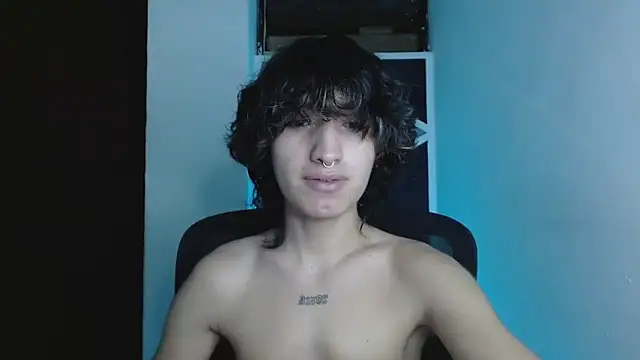 Snapshot of littlextreme chatting on 06/17/26, 01:52 littlextreme online show from 06/17/26, 01:52