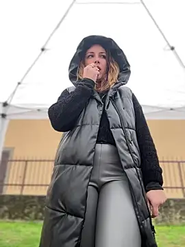 Snapshot of DaisyVibesss chatting on 02/16/25, 02:00 DaisyVibesss online show from 02/16/25, 02:00