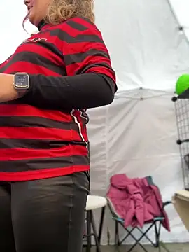 Snapshot of DaisyVibesss chatting on 02/23/25, 04:13 DaisyVibesss online show from 02/23/25, 04:13