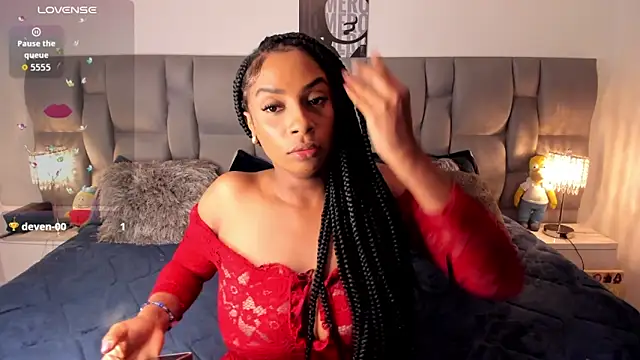 Snapshot of Nickytouse chatting on 12/17/25, 11:33 Nickytouse online show from 12/17/25, 11:33