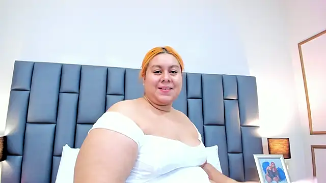 aandreaperez online show from 12/31/24, 12:25