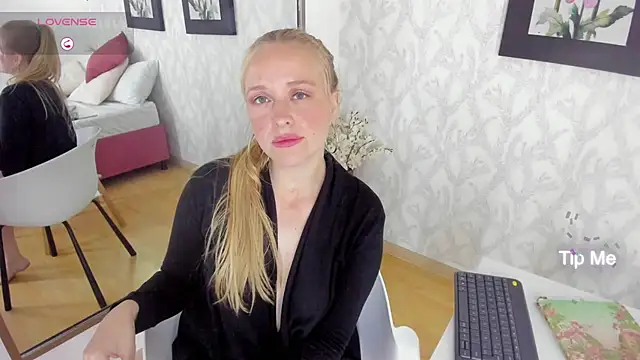 EmilySumer online show from 12/26/24, 09:01