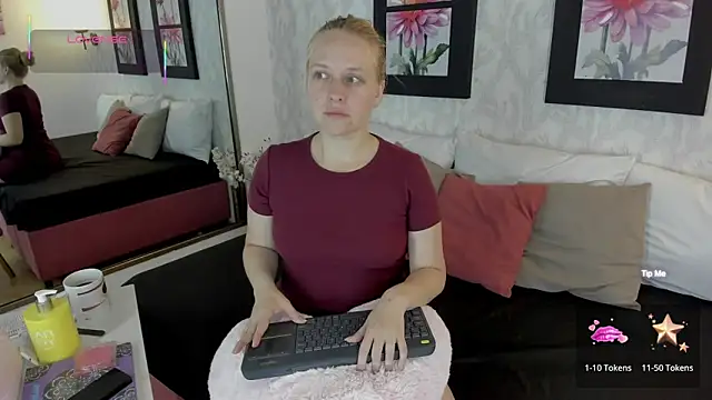 EmilySumer online show from 10/02/25, 11:12