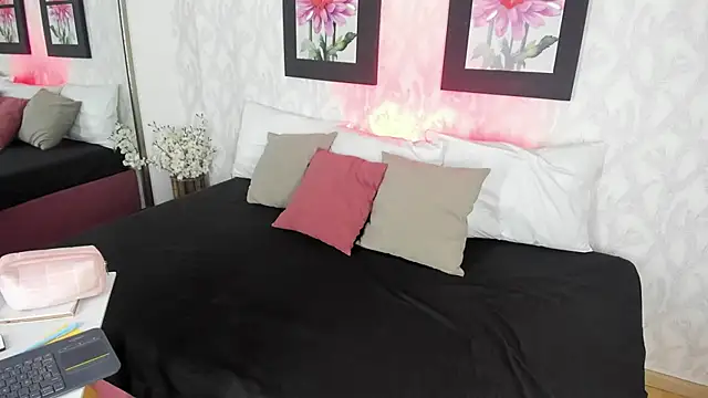 Snapshot of EmilySumer chatting on 11/27/25, 09:06 EmilySumer online show from 11/27/25, 09:06