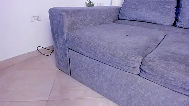 Snapshot of ale_cam chatting on 03/17/25, 02:19 ale cam online show from 03/17/25, 02:19