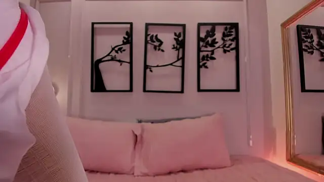 Snapshot of ale_cam chatting on 10/12/25, 01:59 ale cam online show from 10/12/25, 01:59