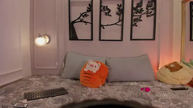 Snapshot of ale_cam chatting on 10/17/25, 12:36 ale cam online show from 10/17/25, 12:36