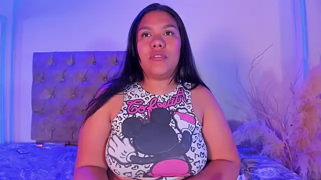 Snapshot of ale_cam chatting on 11/16/25, 04:18 ale cam online show from 11/16/25, 04:18