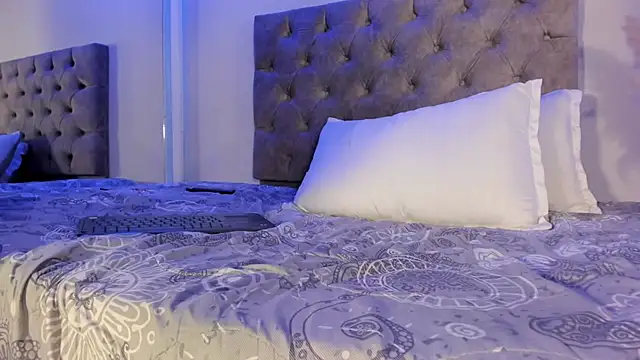 Snapshot of ale_cam chatting on 12/15/25, 12:37 ale cam online show from 12/15/25, 12:37