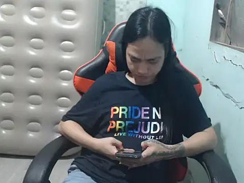 Snapshot of itsmacky4u chatting on 09/25/25, 04:00 itsmacky4u online show from 09/25/25, 04:00