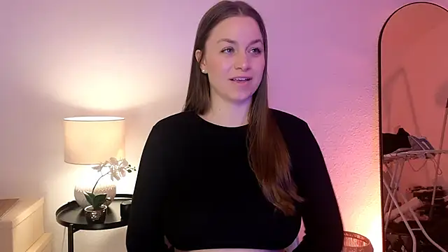 MilaFleur online show from 02/15/25, 09:05