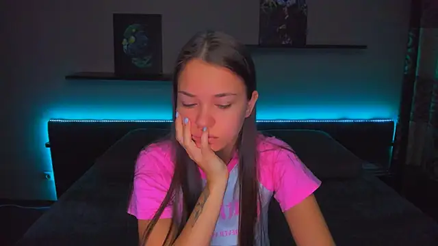 Snapshot of AlexaBarkley chatting on 10/31/25, 12:11 AlexaBarkley online show from 10/31/25, 12:11